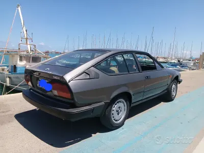 Usata Alfa Romeo Alfetta 190 CV (139 kW) 1986 Grigio Berlina