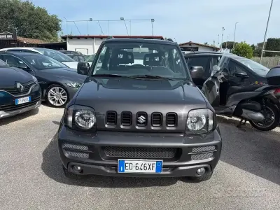 Usata Suzuki Jimny 86 CV (63 kW) 2012 Grigio SUV