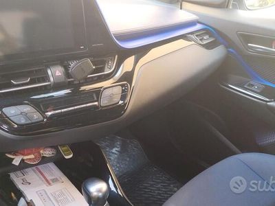 Usata Toyota C-HR 98 CV (72 kW) 2017 Grigio SUV