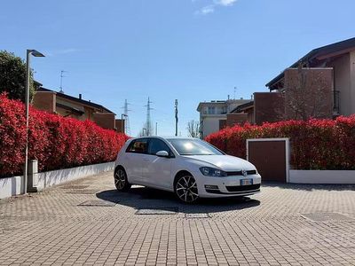 Begagnad VW Golf VII 105 HK (77 kW) 2013 Vit Sedan