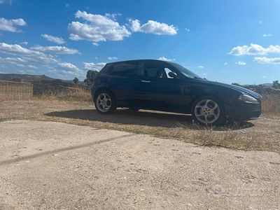Usata Alfa Romeo 147 116 CV (85 kW) 2005 Blu Utilitaria