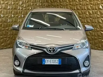 Usata Toyota Yaris Active 90 CV (66 kW) 2015 Beige Utilitaria