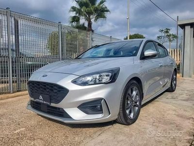 Usata Ford Focus ST-Line 120 CV (88 kW) 2020 Grigio Berlina