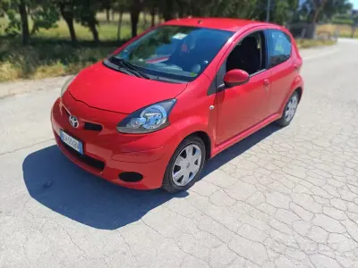 Usata Toyota Aygo Connect Style 68 CV (50 kW) 2011 Rosso Utilitaria