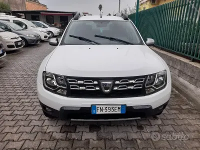 Usado Dacia Duster Lauréate 114 CV (83 kW) 2018 Blanco SUV