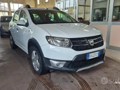 Gebraucht Dacia Sandero Prestige 90 PS (66 kW) 2014 Weiß Kombi