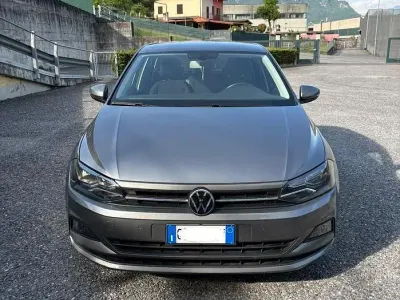 Usata VW Polo 95 CV (69 kW) 2021 Grigio Utilitaria