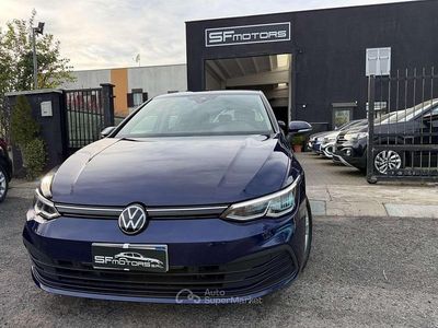 Usata VW Golf VIII Life 131 CV (96 kW) 2023 Blu/azzurro Berlina