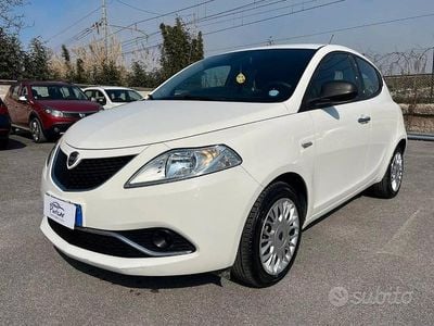 Begagnad Lancia Ypsilon 69 HK (50 kW) 2016 Vit Halvkombi
