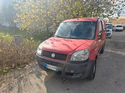 Begagnad Fiat Doblò 75 HK (55 kW) 2006 Röd Minibuss
