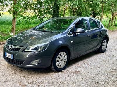 Occasion Opel Astra Cosmo 115 ch (84 kW) 2010 Gris Berline