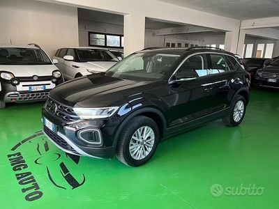 Begagnad VW T-Roc Life 150 HK (110 kW) 2025 Svart SUV
