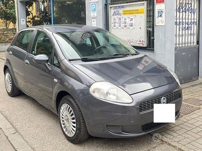 Usata Fiat Grande Punto 68 CV (50 kW) 2007 Grigio Utilitaria