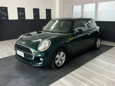 Usata Mini ONE 75 CV (55 kW) 2016 British racing green metallic Utilitaria