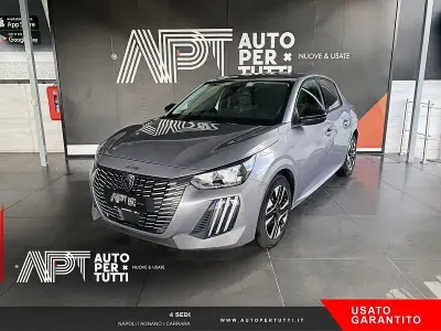 Usata Peugeot 208 Allure 101 CV (74 kW) 2025 Grigio Utilitaria