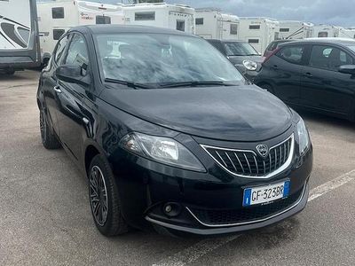 Usado Lancia Ypsilon Gold 70 CV (51 kW) 2021 Negro Utilitario