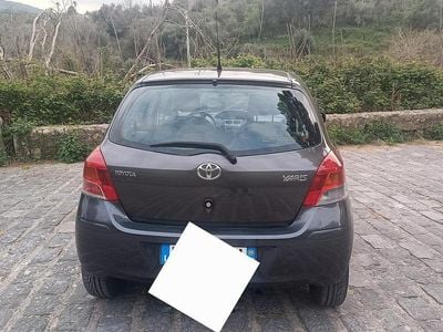 Usata Toyota Yaris 101 CV (74 kW) 2009 Grigio Utilitaria