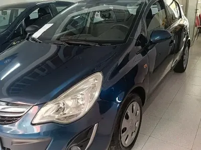 Usata Opel Corsa 65 CV (47 kW) 2011 Bluazzurro Utilitaria