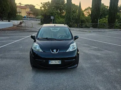 Usata Peugeot 107 68 CV (50 kW) 2007 Nero Utilitaria
