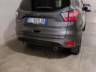 Usata Ford Kuga 120 CV (88 kW) 2017 Grigio SUV