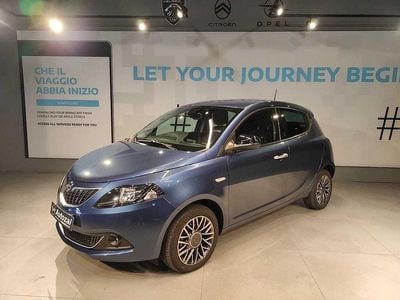Usata Lancia Ypsilon Gold 69 CV (50 kW) 2023 Blu/azzurro Utilitaria