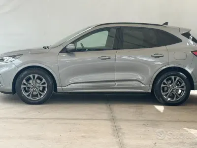 Usata Ford Kuga ST-Line 120 CV (88 kW) 2024 Grigio SUV