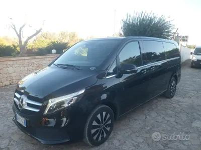 Usado Mercedes V220 Premium 163 CV (119 kW) 2022 Negro Monovolumen