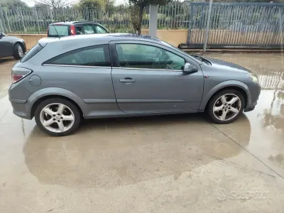 Usata Opel Astra GTC 150 CV (110 kW) 2006 Grigio Coupé