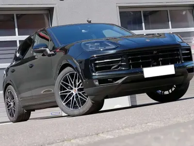 Usata Porsche Cayenne 354 CV (260 kW) 2025 Nero metallizzato SUV