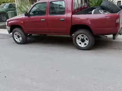 Begagnad Toyota HiLux 97 HK (71 kW) 1998 Röd Pickup