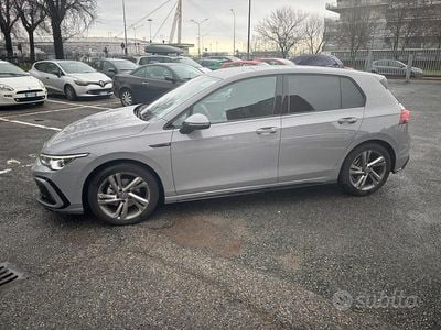 Begagnad VW Golf VIII R-line 131 HK (96 kW) 2022 Grå Sedan