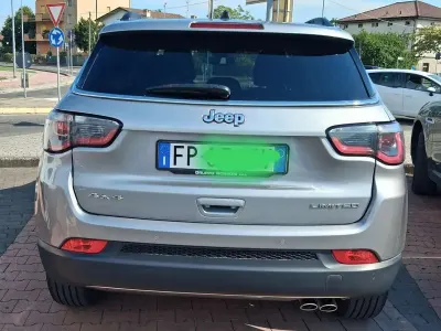 Usata Jeep Compass Limited 140 CV (102 kW) 2018 Argento SUV