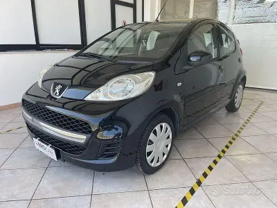 Usata Peugeot 107 Access 68 CV (50 kW) 2011 Other Utilitaria