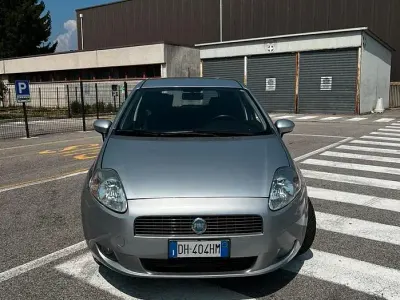 Usata Fiat Grande Punto 65 CV (47 kW) 2007 Bluazzurro Utilitaria