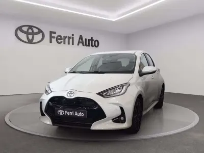 Ny Toyota Yaris Hybrid 116 HK (85 kW) 2026 Vit Sedan