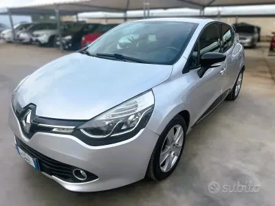 Usado Renault Clio IV Zen 75 CV (55 kW) 2016 Gris Berlina