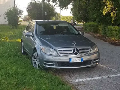 Usata Mercedes C200 136 CV (100 kW) 2010 Argento Berlina