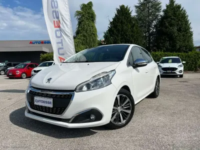 Usata Peugeot 208 Allure 75 CV (55 kW) 2018 Bianco Utilitaria