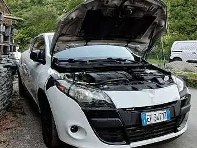Begagnad Renault Mégane Coupé 131 HK (96 kW) 2011 Vit Sportkupé