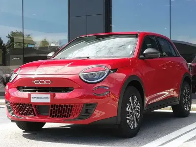 Nuova Fiat 600 110 CV (80 kW) 2025 Rosso SUV
