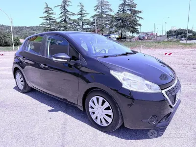 Usata Peugeot 208 68 CV (50 kW) 2012 Nero Utilitaria