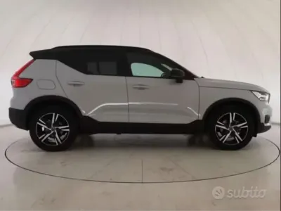Usata Volvo XC40 150 CV (110 kW) 2019 Grigio SUV