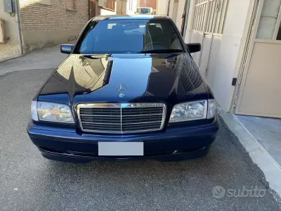 Usata Mercedes C220 Classic 95 CV (69 kW) 1997 Bluazzurro Berlina