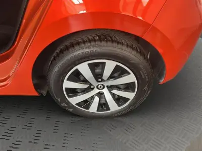 Usata Renault Clio Equilibre 100 CV (73 kW) 2023 Arancione Utilitaria