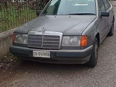 Usata Mercedes 200 122 CV (89 kW) 1993 Bronzo Berlina