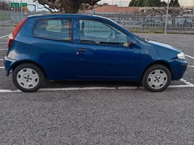 Occasion Fiat Punto 60 ch (44 kW) 2004 Bleue Citadine