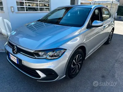 Usata VW Polo Life 90 CV (66 kW) 2023 Grigio Utilitaria