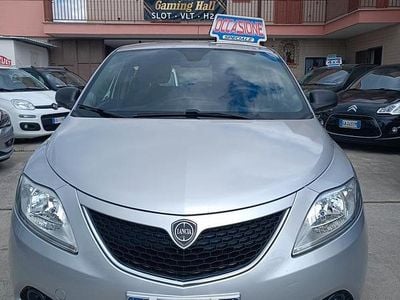 Usata Lancia Ypsilon 69 CV (50 kW) 2017 Grigio Utilitaria