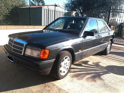 Usata Mercedes E200 122 CV (89 kW) 1991 Nero Berlina
