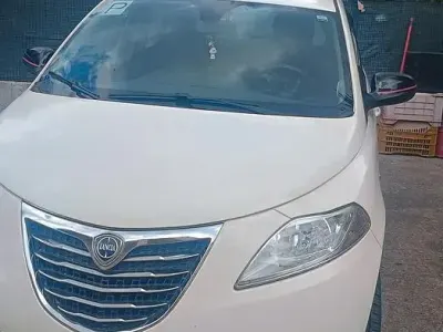 Usata Lancia Ypsilon 69 CV (50 kW) 2013 Bianco Utilitaria